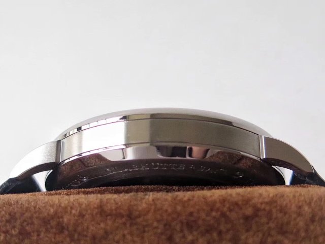A.Lange & Sohne Saxonia Case Profile