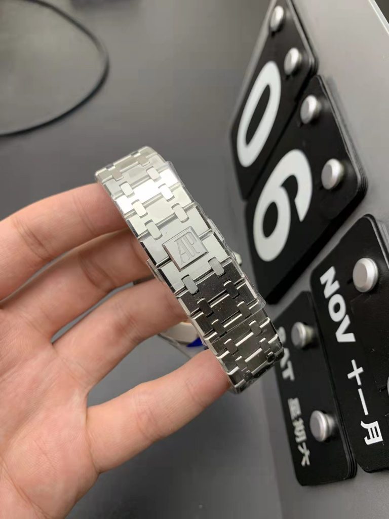 Audemars Piguet Royal Oak 15400 Bracelet