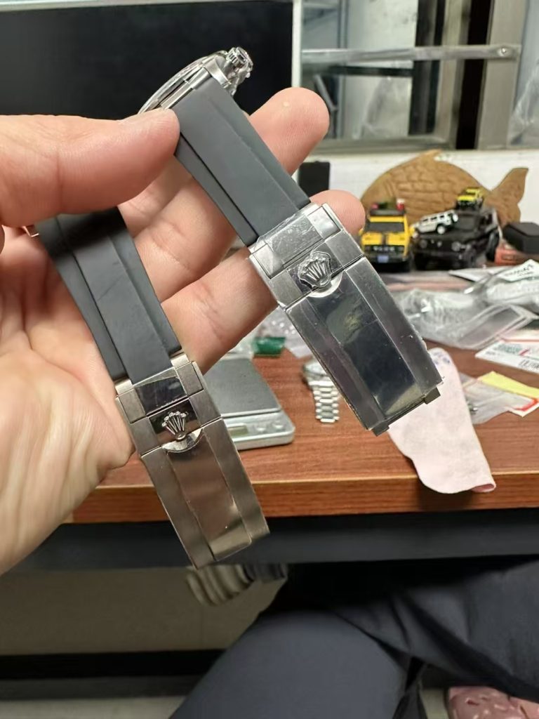 Buckle Genuine vs Replica