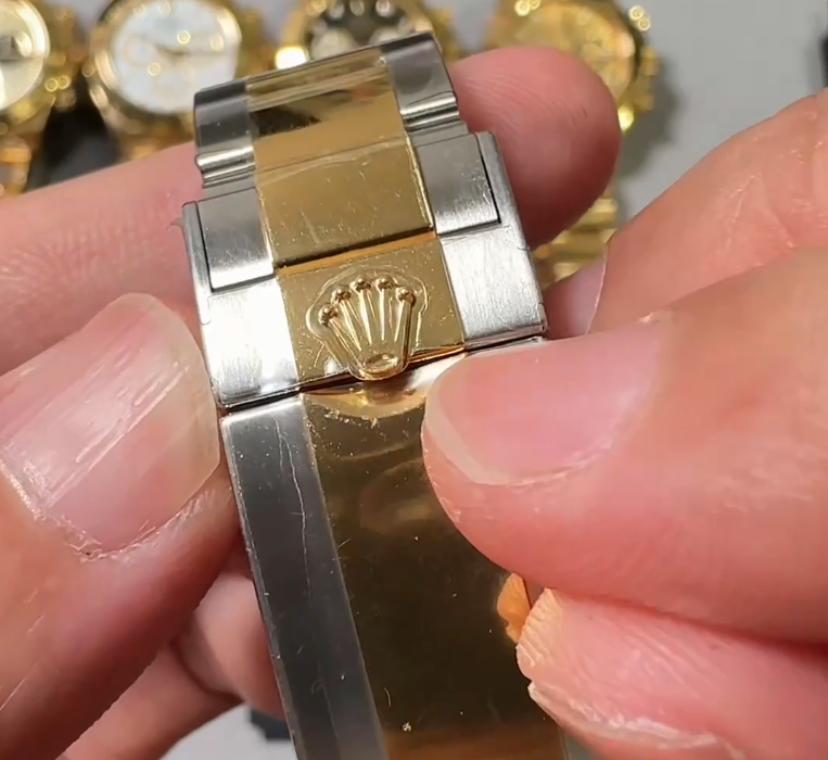 Clean Crown Buckle Close up