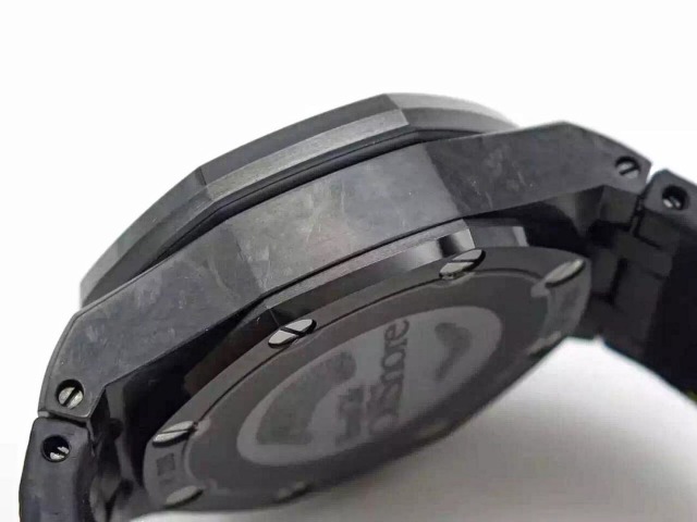 Forged Carbon Case on AP