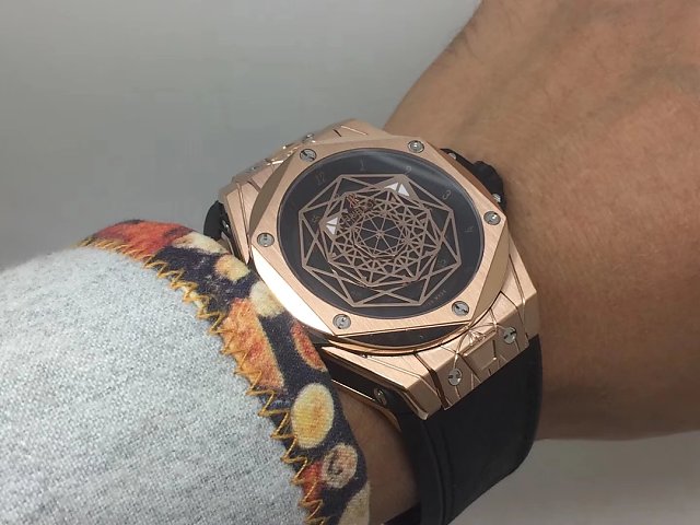 Hublot Big Bang Sang Bleu Wrist Shot