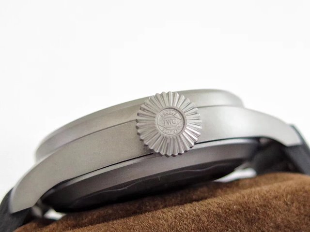 IW510301 Crown