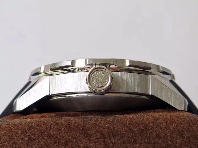 IWC Aquatimer 2000m Crown