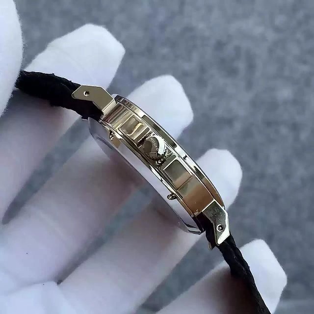 Nomos Crown
