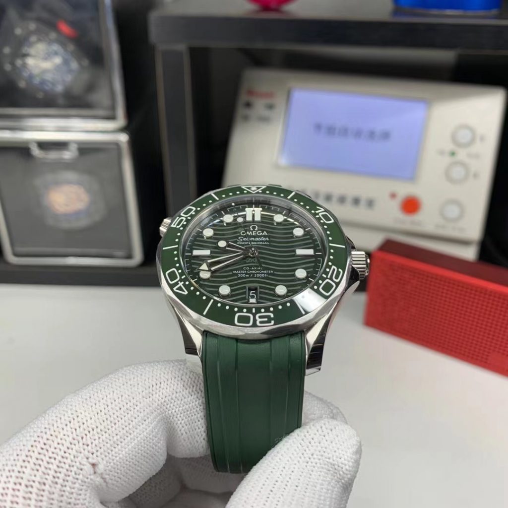 Omega Green Seamaster Sapphire Crystal