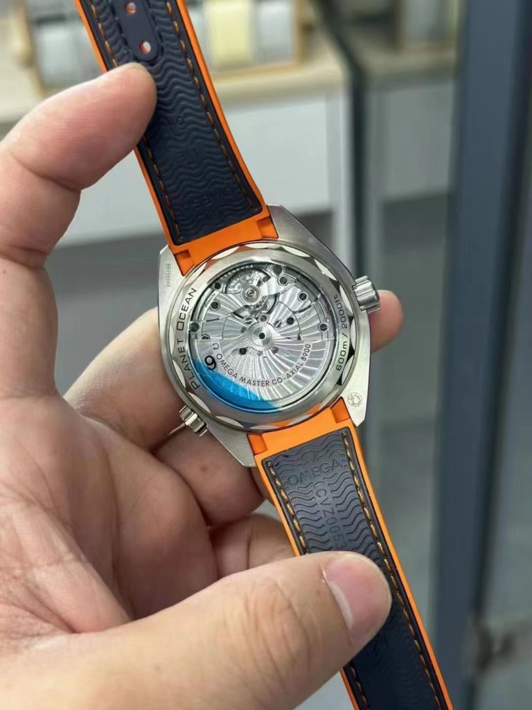 Omega Planet Ocean 600m 8900 Movement