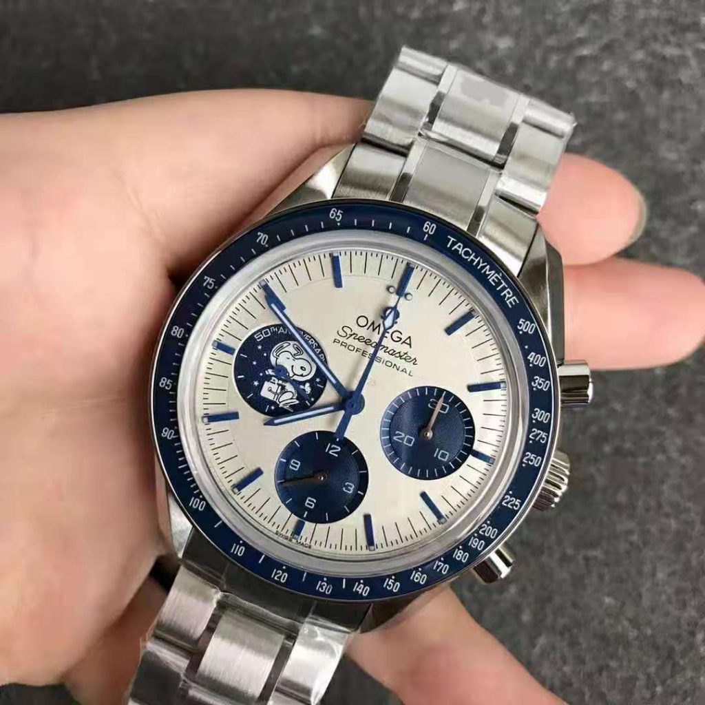 Omega Snoopy Replica
