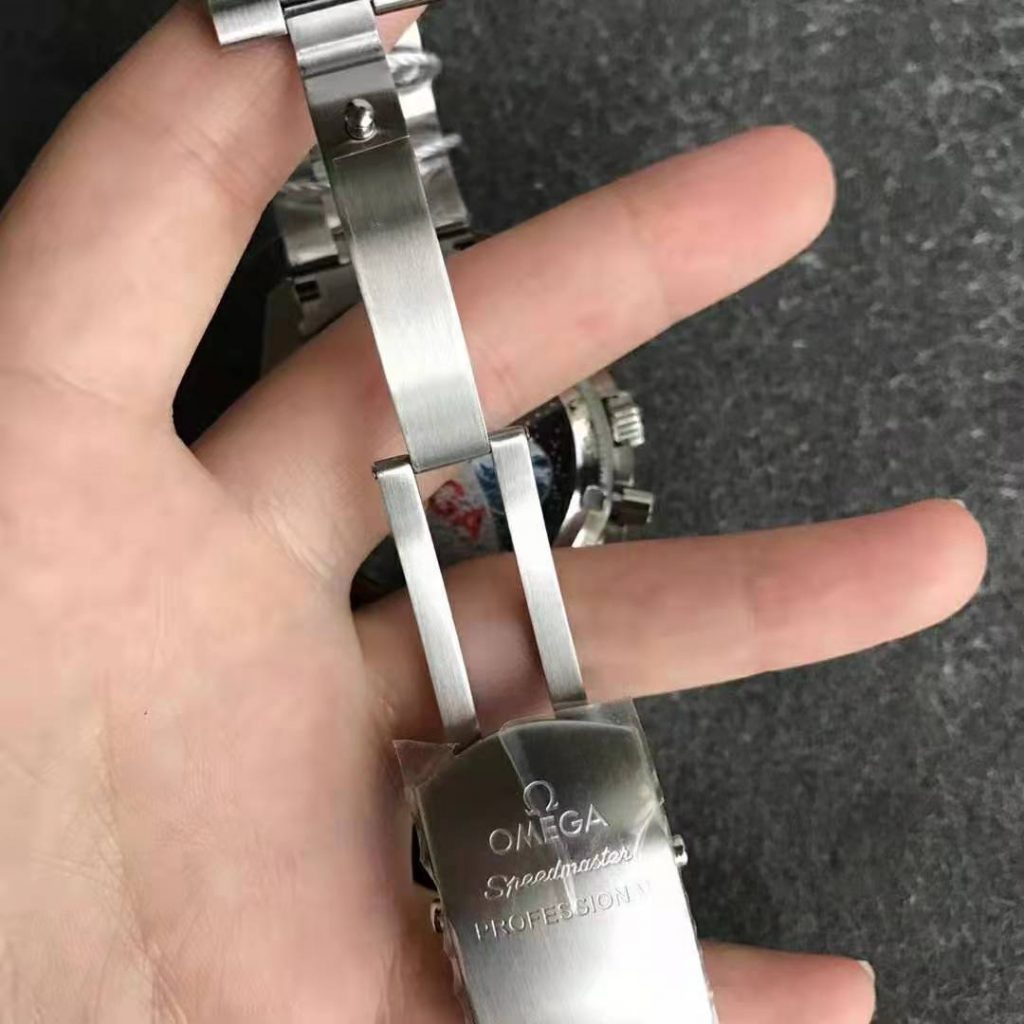 Omega Speedmaster Snoopy Clasp