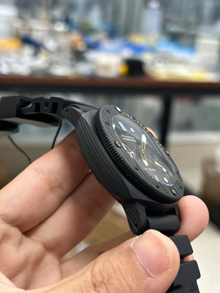 PAM 1324 Carbon Case