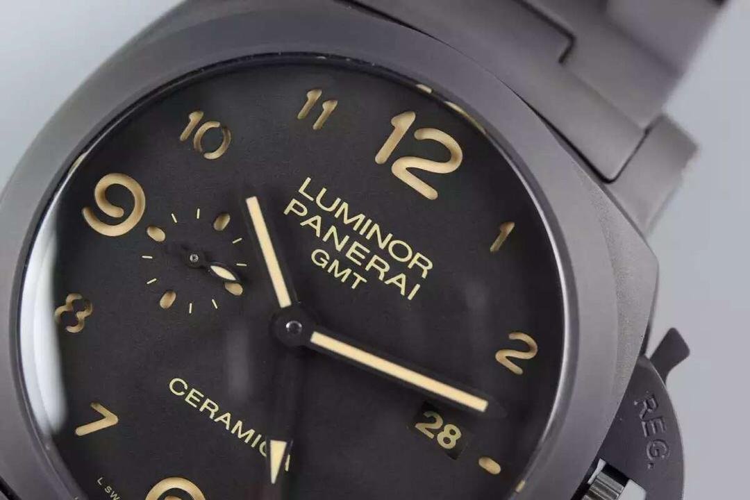 PAM 438 Ceramic Case