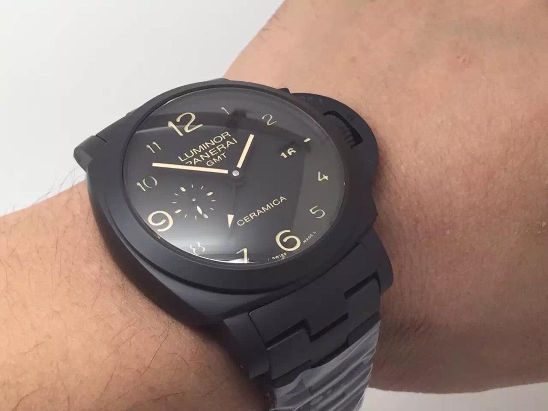PAM 438 Wrist Shot