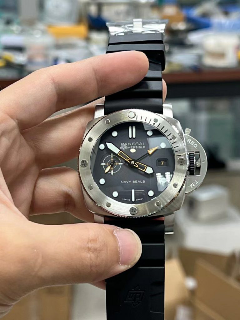 Panerai PAM 1323 Replica