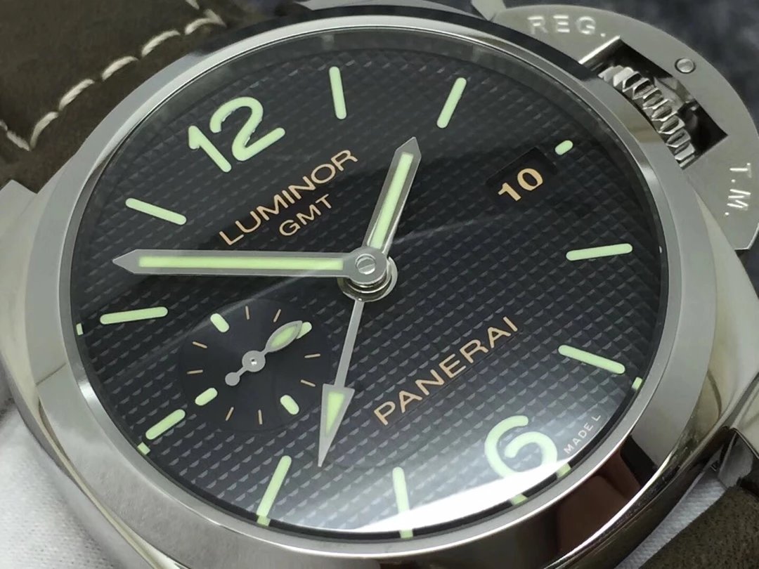 Panerai PAM 535 Hobnail Dial