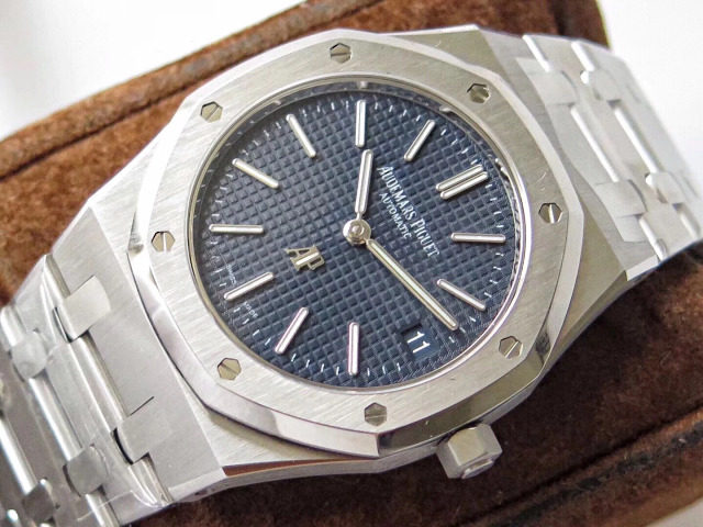 Replica Audemars Piguet Royal Oak Watch Blue