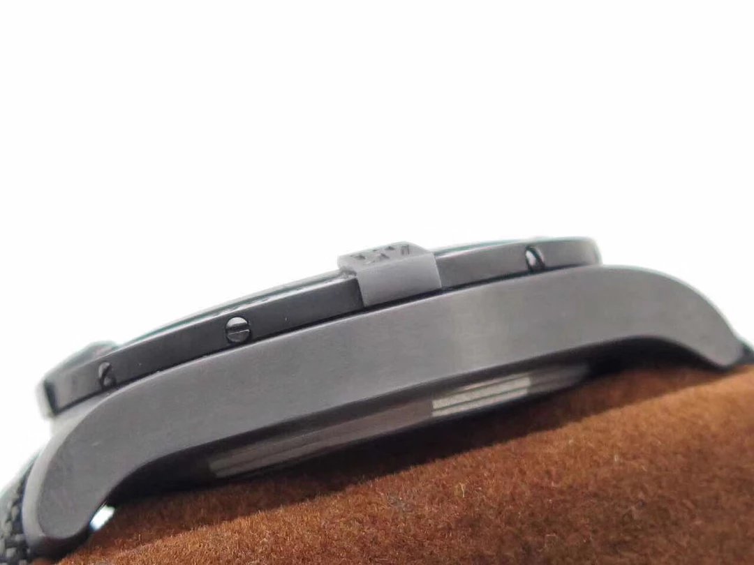 Replica Breitling Blackbird Titanium Case