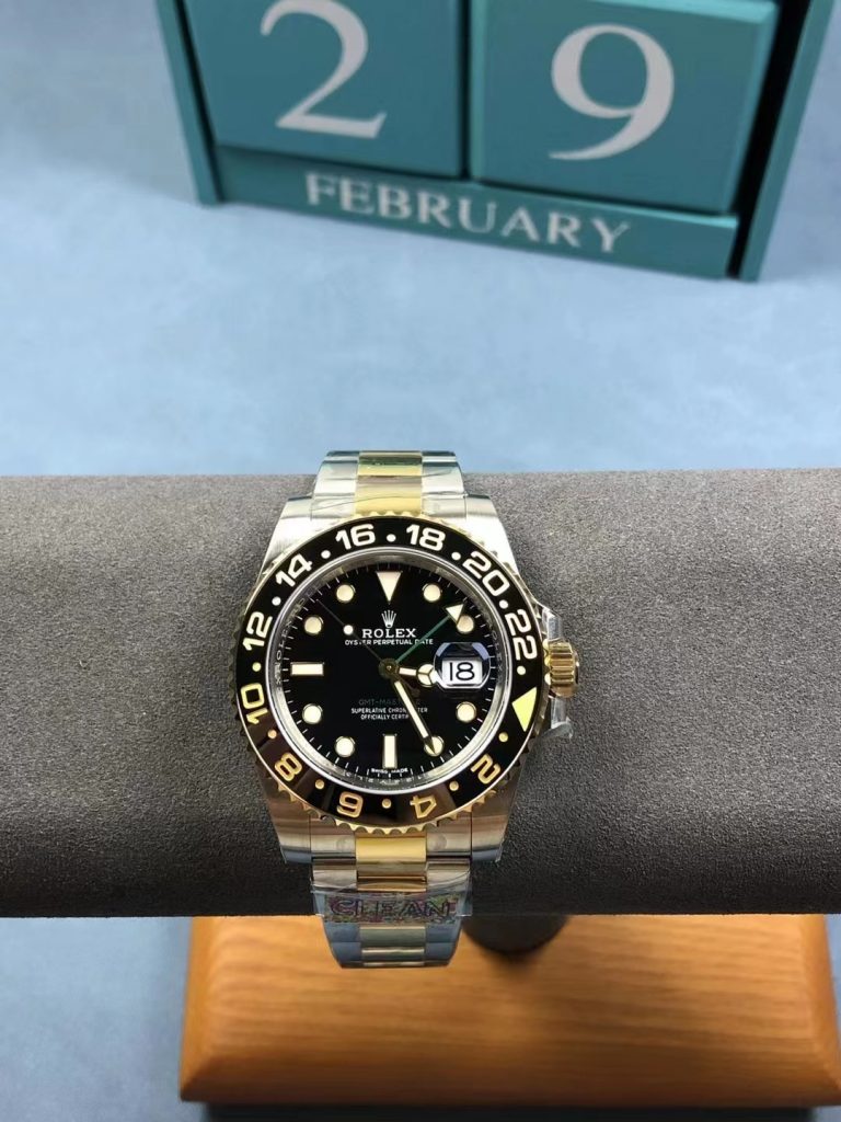 Replica Rolex GMT-Master II 116713LN
