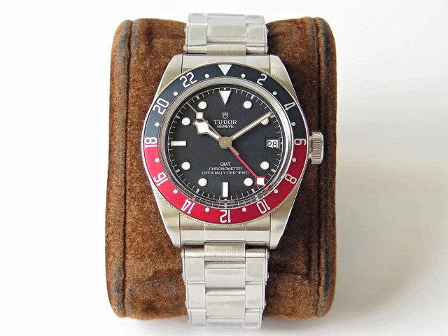Replica Tudor Black Bay GMT