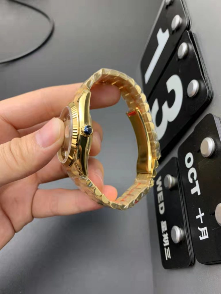 Rolex Day-Date 36mm Yellow Gold Crown