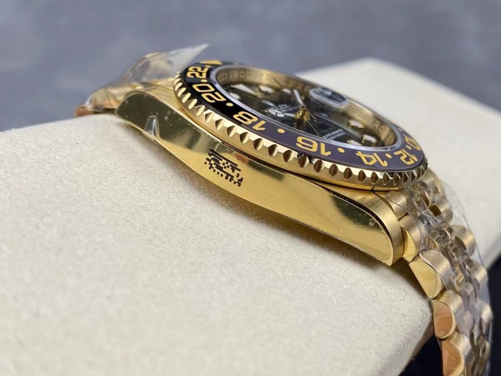 Rolex GMT-Master II 126718GRNR Case