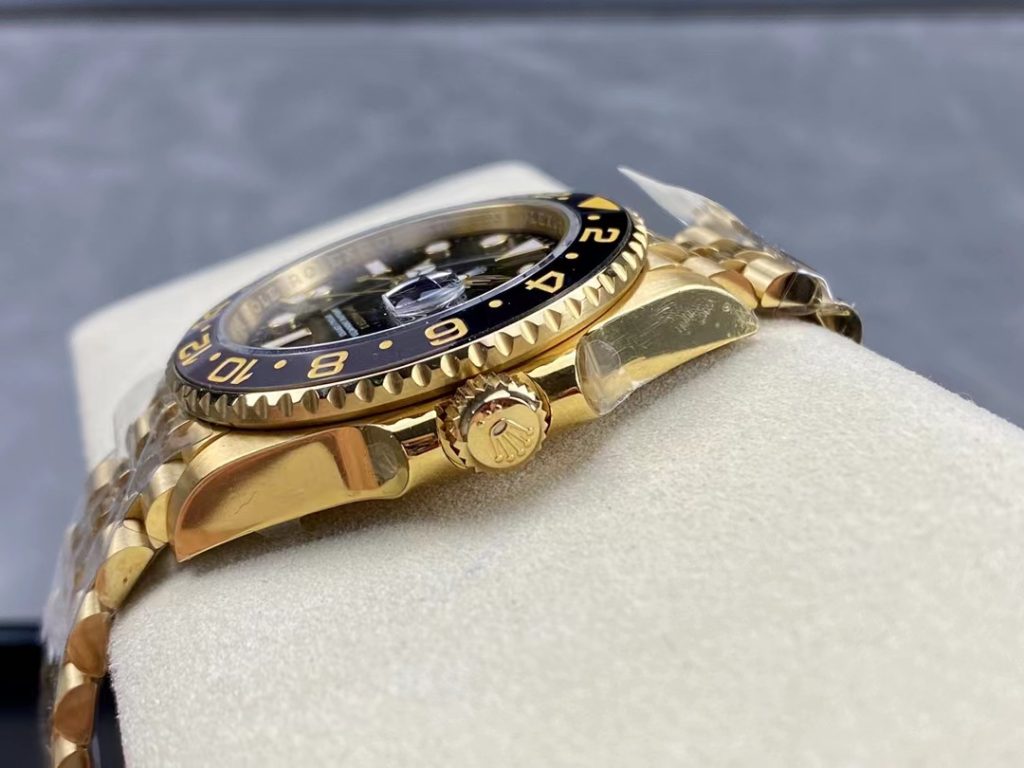 Rolex GMT-Master II 126718GRNR Crown