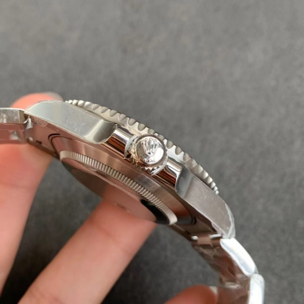 Rolex Sumbariner 116619LB Crown
