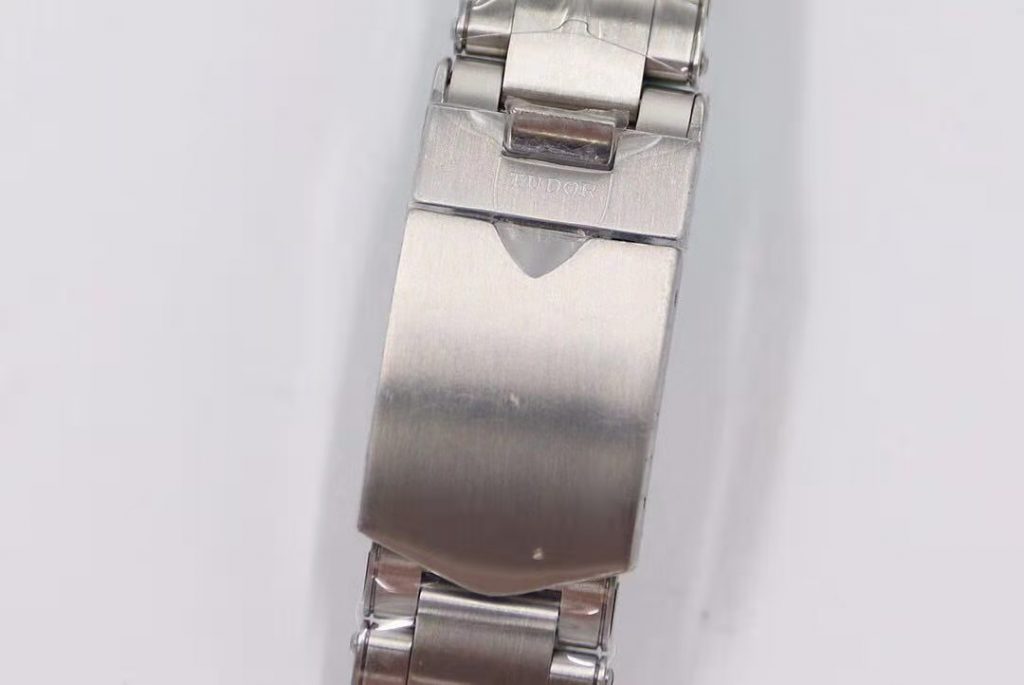 Tudor Buckle