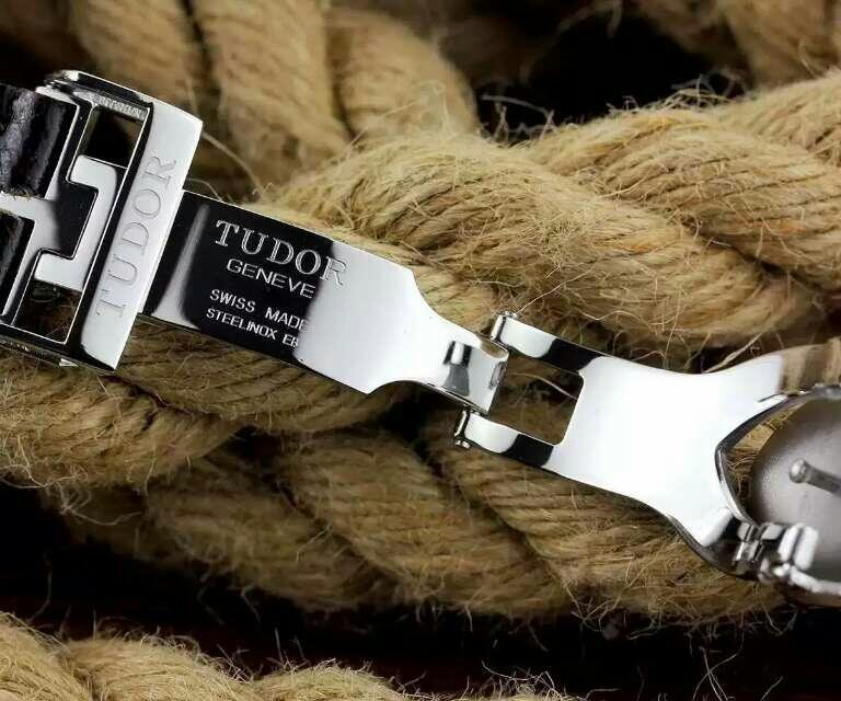 Tudor Engraving on Clasp