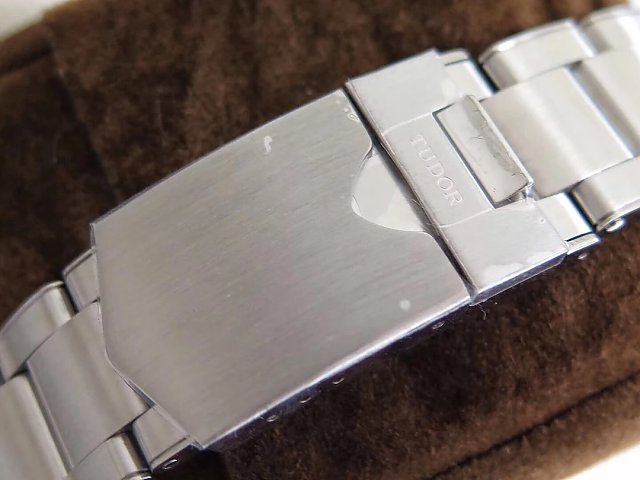 Tudor Green Shield Buckle