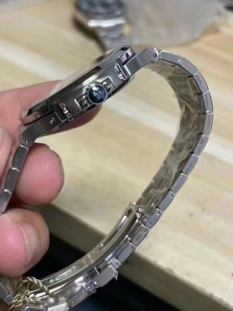 V2 Nautilus 5712 Crown