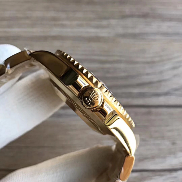 VR Full Golden Submariner Crown