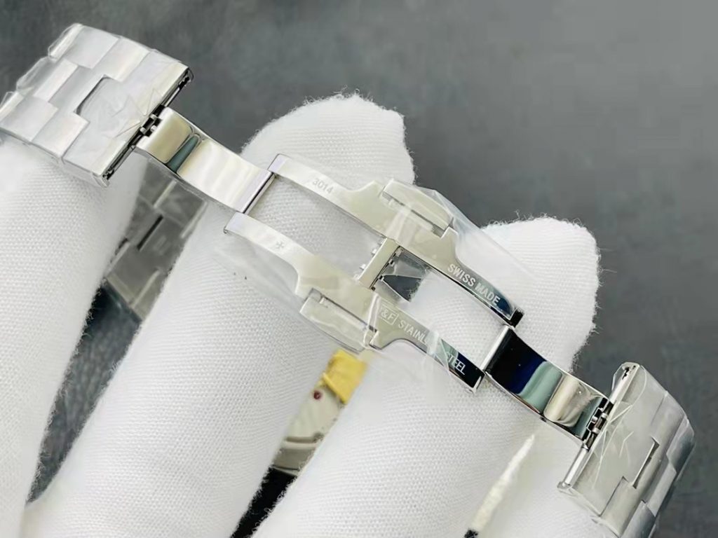 Vacheron Constantin Overseas 4500V Clasp